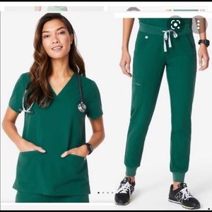 Figs hunter green S top (Casma) M bottom (Zamora)